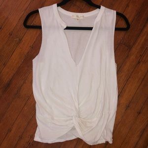 white knotted tank